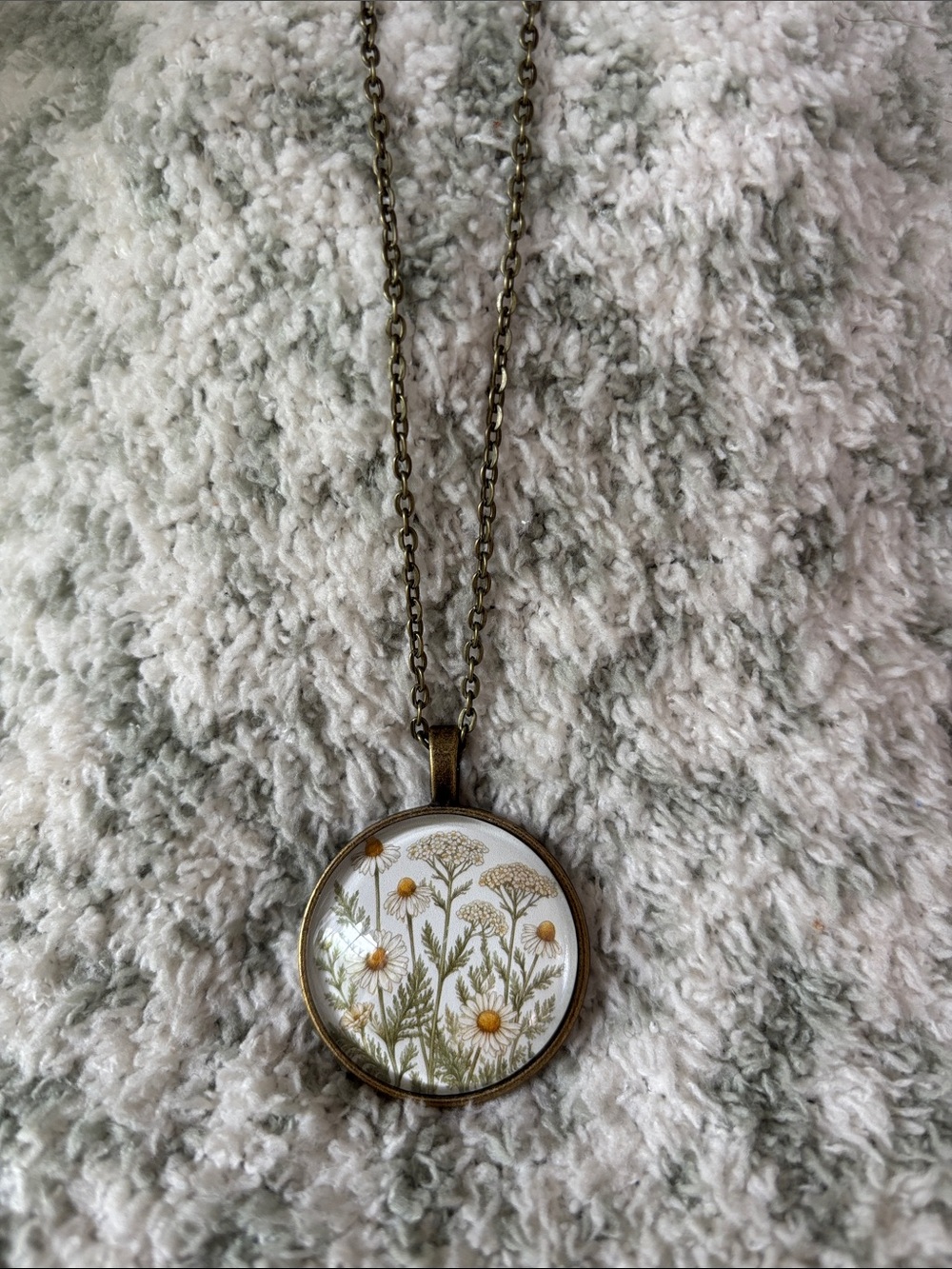 Botanical Daisy Camomile Glass Pendant Necklace Brass NWT 20-22”